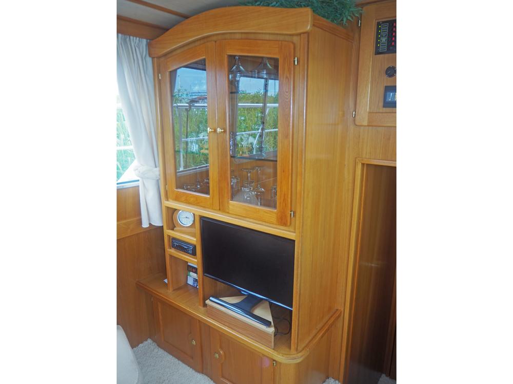 Saloon, Accommodation